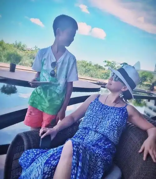 网易首页>网易号>正文申请入驻>2012年,儿子5岁时,周冰倩与丈夫经过商