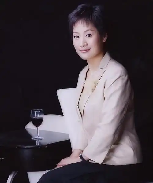 东方卫视知名主播何婕:丈夫是林海,曾陷入离婚谣言,现状如何