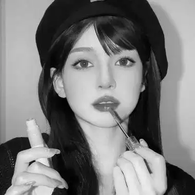 黑白高冷成熟御姐头像图片