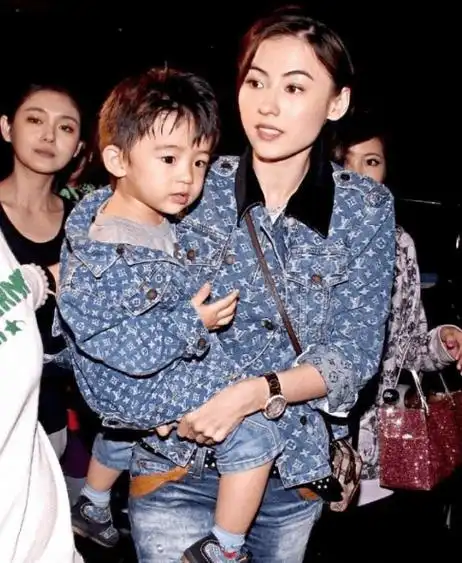 张柏芝开工复出,曾被传怀第四胎,曝最新状态腰腹无赘肉_孩子_谢霆锋