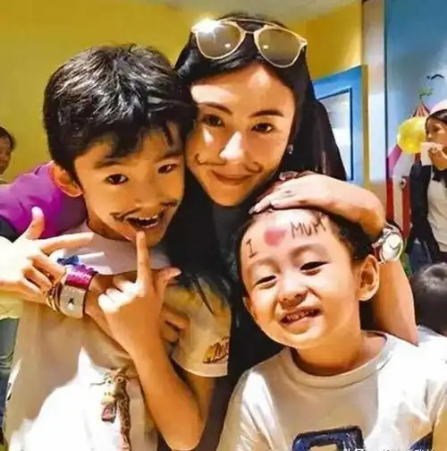 张柏芝四胎月子餐曝光,护士爆料龙凤胎,谢霆锋伺机想要带走儿子