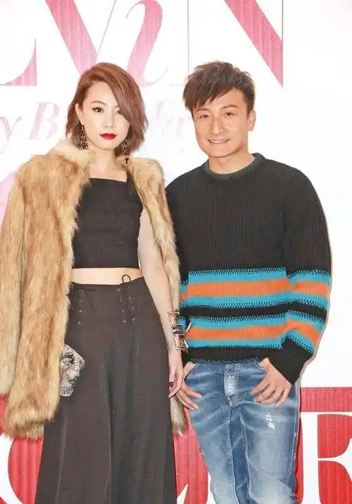 方力申迟迟不婚,父母急得在地铁物色儿媳_胡歌_事业_爸爸