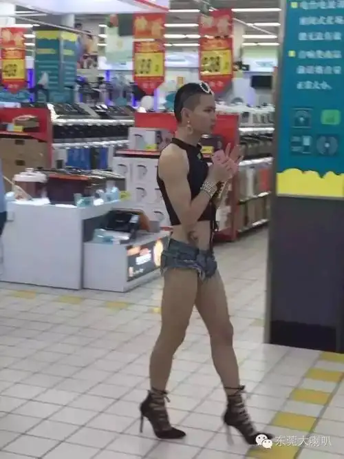 红遍广东的"深圳妖男",近日在广西被上百名警察生擒了!