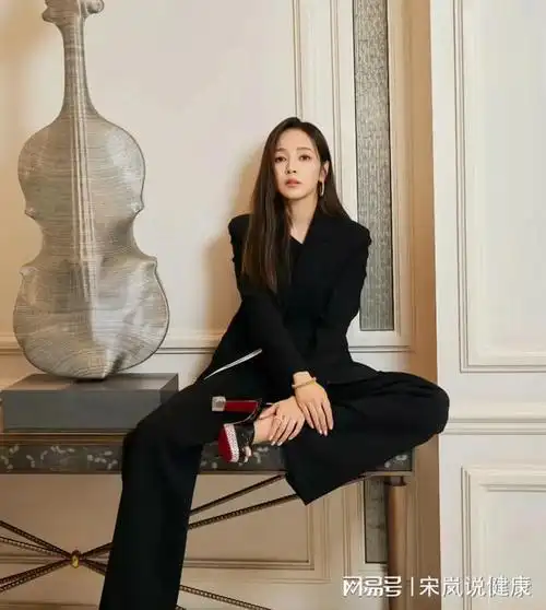 侯佩岑晒出自我最新近照引关注——这是一份属于自己的气场