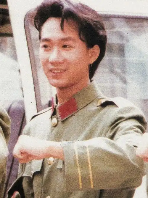 何谓两袖清风?正可谓君子如玉,人清如竹.#黄家驹  #beyond  #老照片