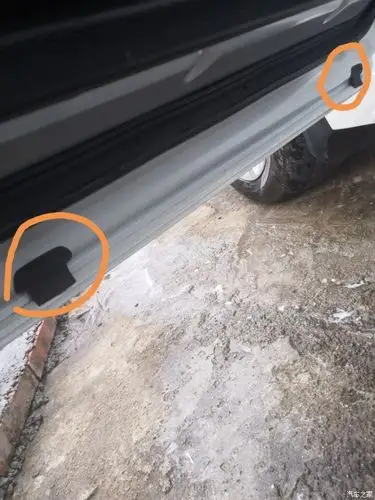 这个是车门排水孔吗?你们的撕掉没?