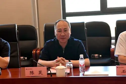 吴伟章会见中国保华控股集团总裁陈昊