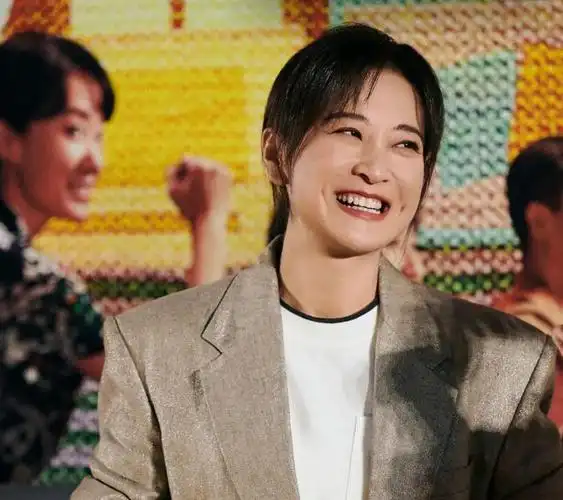 贾玲携父出征梅开二度连同父母一起坐望90亿票房