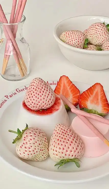 ins风格超火的草莓壁纸 很甜很温柔的草莓皮肤
