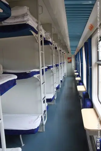 火车的卧铺是顺着车厢的吗?_百度知道