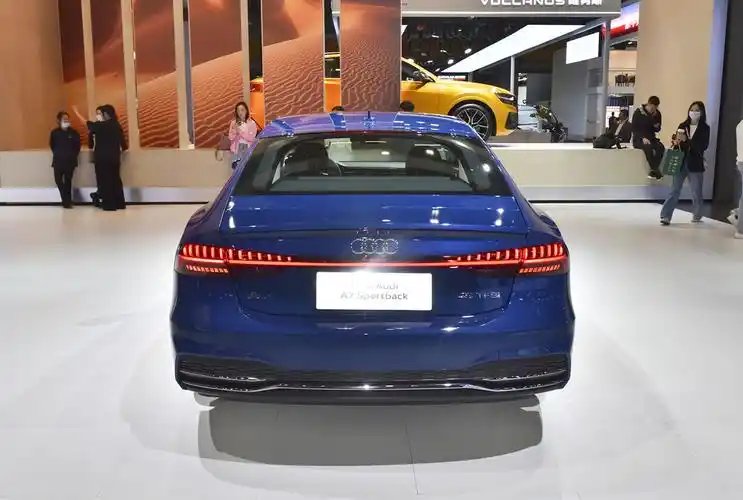 新款奥迪a7亮相广州车展并上市,2.0t/3.0t动力,售价58.98万元起