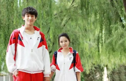 比如女生是160的话,那男生就是174左右,女生165的话,男生就是180.