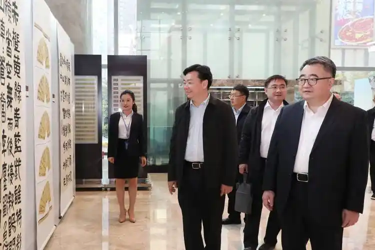 集团公司总会计师赵山,副总经理杨烨,自治区联社副主任,首席信息官