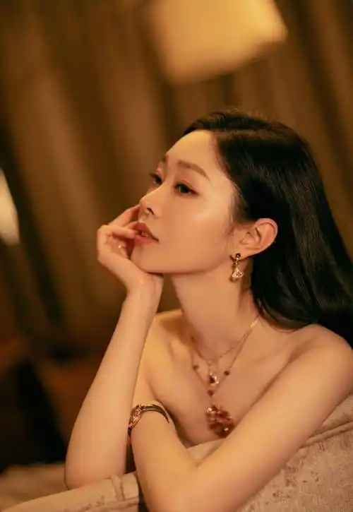 16位女明星的"侧颜杀",总有一个美到你,谁最惊为天人?_女神_气质_王鸥