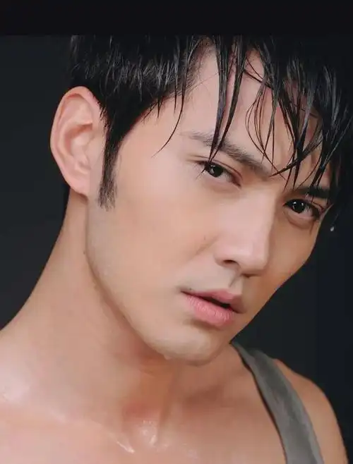 徐正溪曾港漂患甲亢颜值换不了流量他要退出演艺圈早有端倪