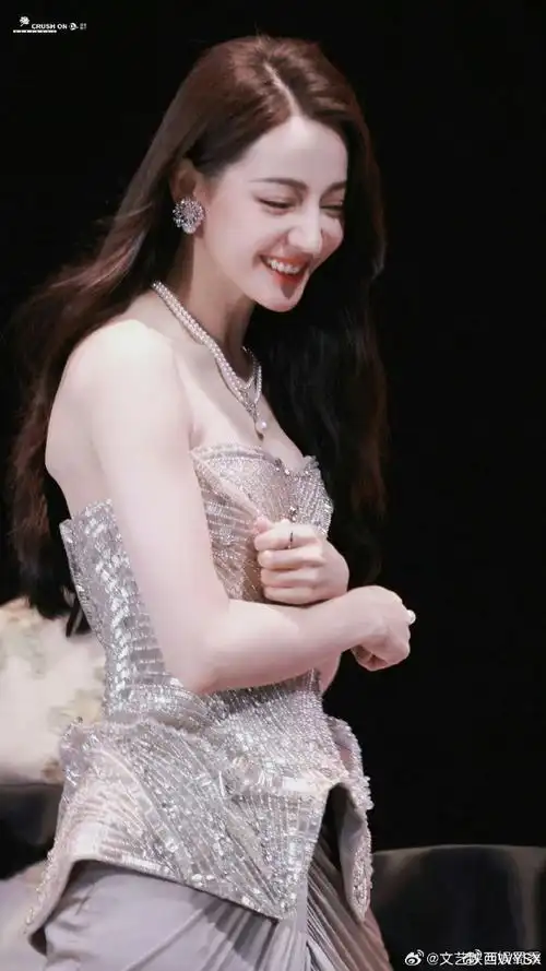 还有今日份93红毯造型好美一条流光美人鱼08 多看一眼迪丽热巴