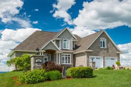 小山的房子图片