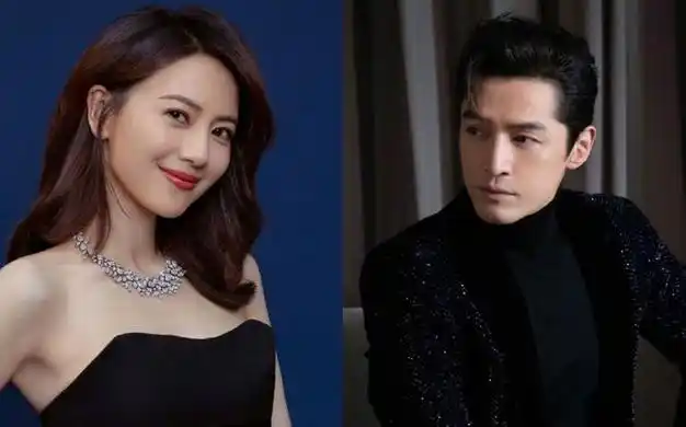 胡歌新戏路透流出戴黑框镜手握冰棍显孱弱与高圆圆同框似姐弟