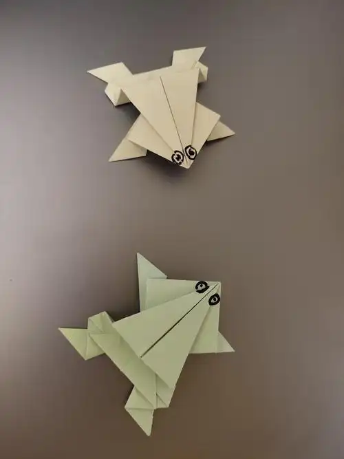 御景小学美术——折纸小青蛙