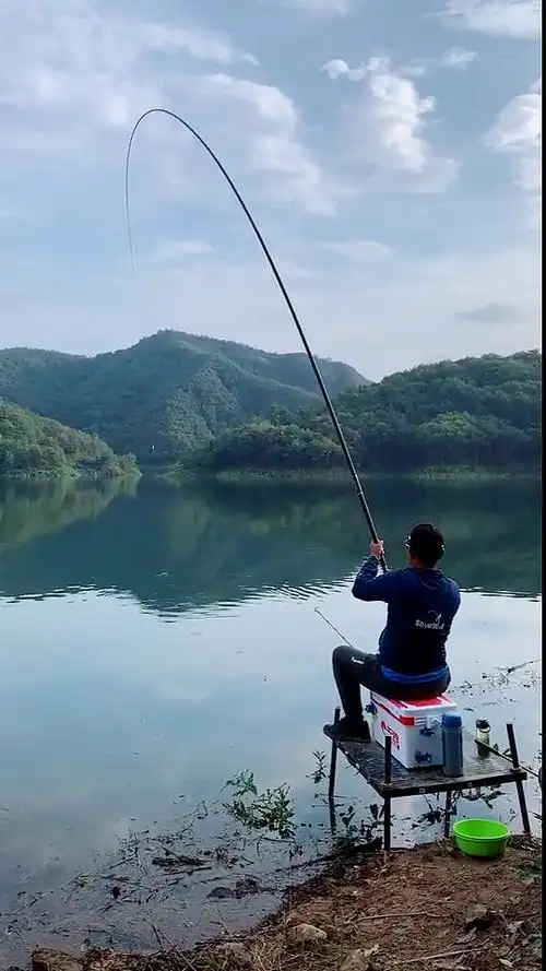 野外钓鱼就是刺激  #钓鱼技巧