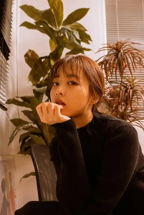 演员朴宝英全新个人简介照公开 180度气质大转变魅力依旧