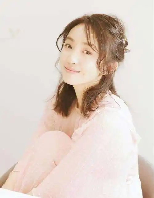 被忽悠当了演员,娶小10岁"小董璇"为妻,今47岁一家三口很幸福_许宏浩