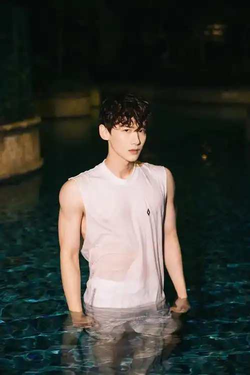 男明星肌肉王嘉尔,龚俊,白敬亭,木子洋,陈伟霆,李栋旭,吴磊