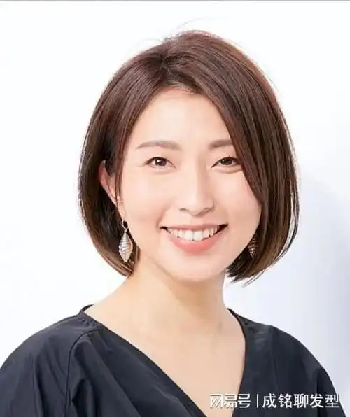 女人到了中年发型越简单越耐看试试这款内扣短发高级又大方