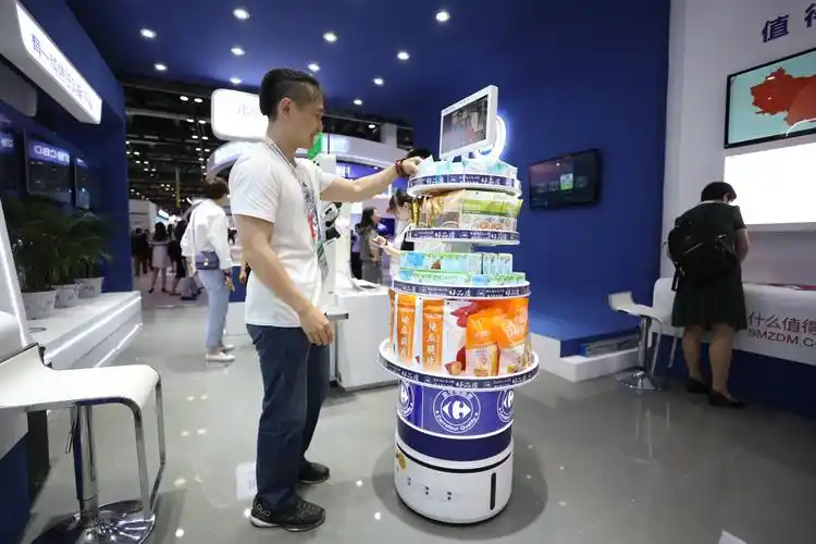 机器人售货机,扫码收银机可体验"全自助逛超市"的线下购物新方式,一架