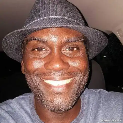 一张笑脸打天下用自拍吸引了8万粉丝的网红大叔