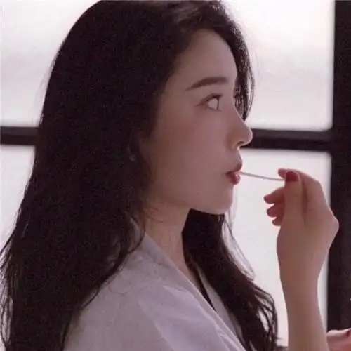 长发侧脸气质女神范女生头像 咽下眼泪继续微笑