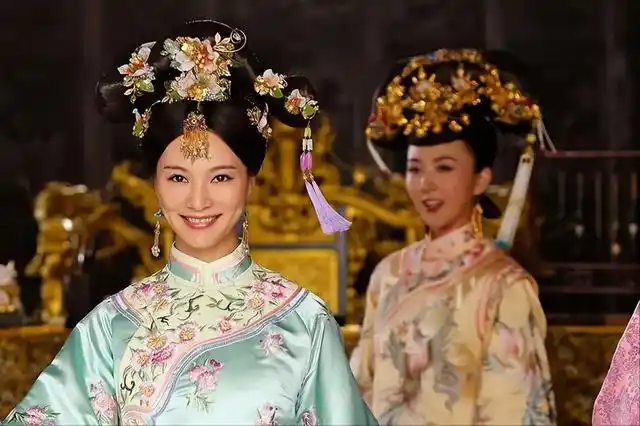 清朝的妃嫔很丑?一组老照片告诉你,她们的容颜不输女明星