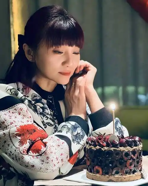 朱桦:正月12北京迎龙年首场春雪,和2个好闺蜜一起开55岁生日趴_星光