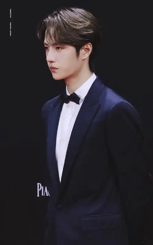 王一博喉结好苏