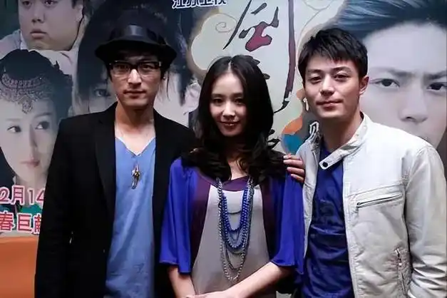 从胡歌到何润东,"清纯女神"刘诗诗现形记:连亲妈都看不下去了|明道