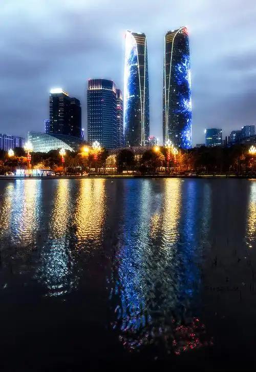 成都双子塔夜景手机拍摄