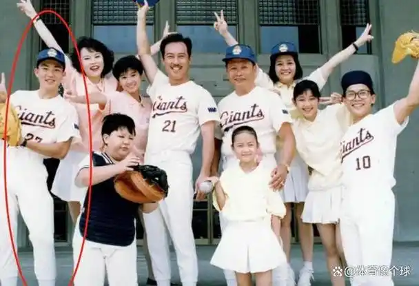 从艺期间,他从没有放弃健身,反而因为健身认识了很多朋友,比如吴宗宪