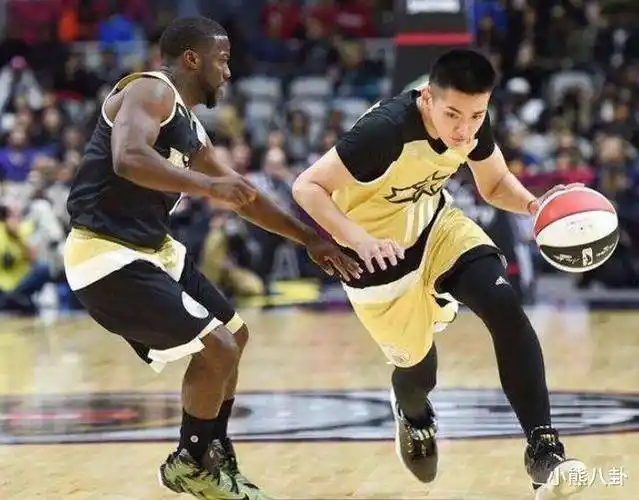 当187cm吴亦凡撞到191cm库里只差4cm网友谎报身高尴尬吗