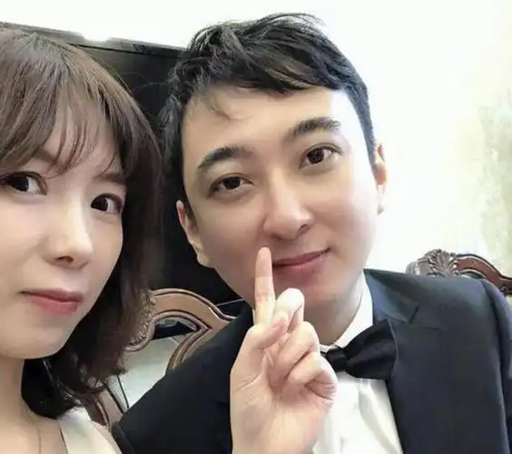 小楼又出现奇怪语录,电竞圈全是油腻男,给不起彩礼就别娶老婆|王思聪