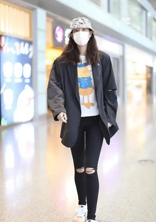 郑希怡终于火了穿西装配破洞裤干练酷炫美得洒脱不羁