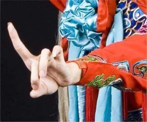 传承国粹沐童心 —— 南堡实小戏曲基本手势学习