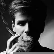 孤独寂寞的男生抽烟黑白qq头像图片分享