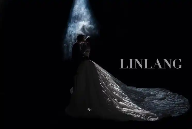 爱情是生命中的一束光体高级感光影婚纱照