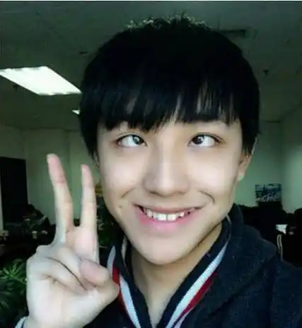 什么鬼规定?南宁一学校居然要求学生发斗鸡眼照打卡