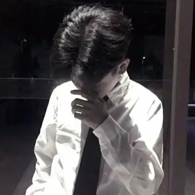 穿白色衬衫清新干净男生头像