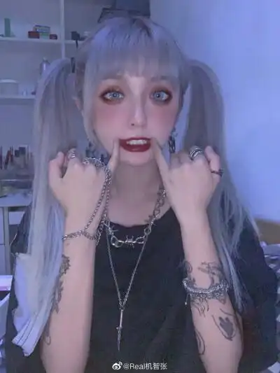 美少女图源微博:机智张