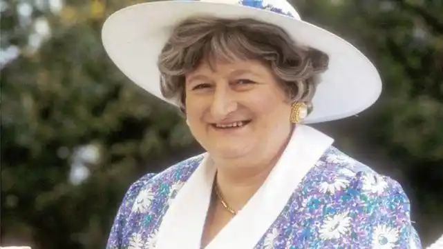 英国喜剧明星贝拉·安伯格