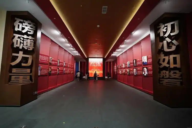 城博物馆,记者们在这里重温了革命先烈艰苦奋战的历程,感悟红色文化