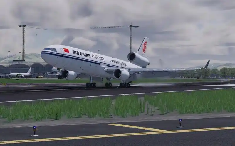 虽跳但软!中国国际货运航空md-11降落香港赤鱲角国际机场25l跑道