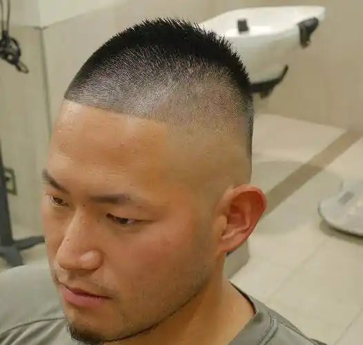 原创男人超过35岁发型有3选3不选看看你剪对了吗